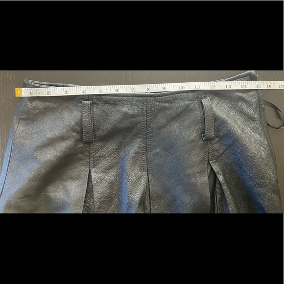 !TREND ALERT!🖤Blk LEATHER SEASON MUST HAVE pleated mini skirt sz 8 Women’s - Picture 10 of 13